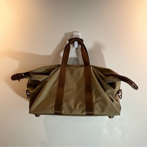 TUMI Large Overnight Bag With Black Shoulder Strap Lined Interior Pocket - Picture 9 of 16